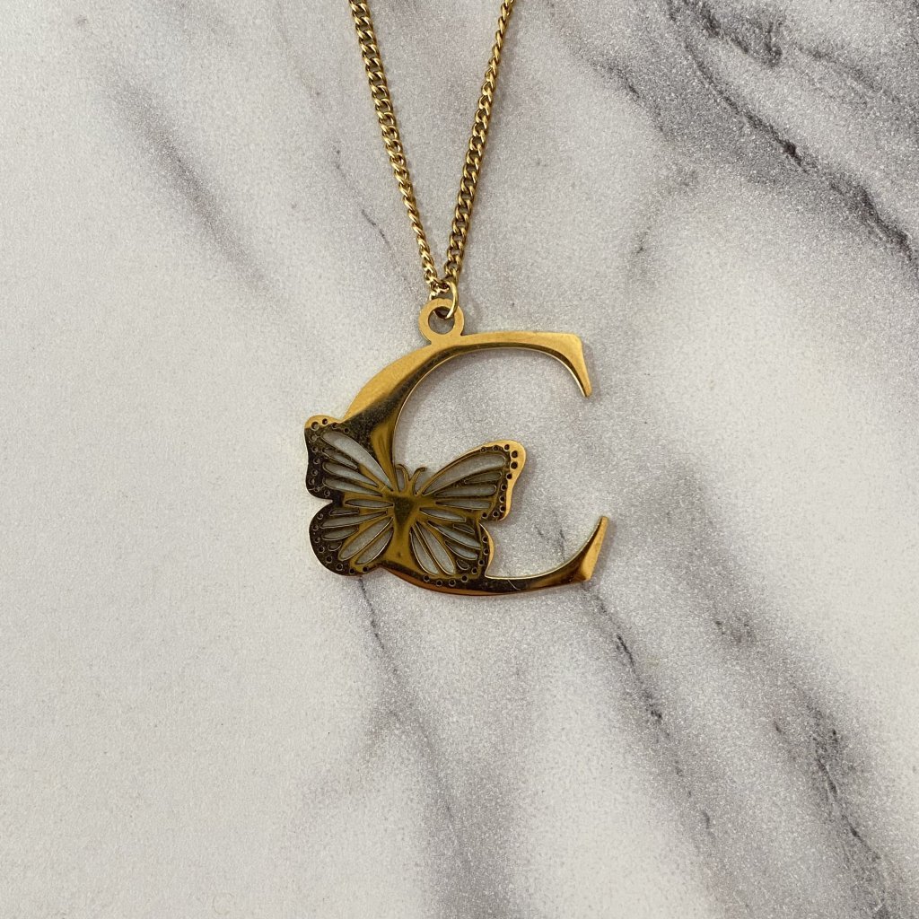 Collar de letra acr dorado mariposa grande