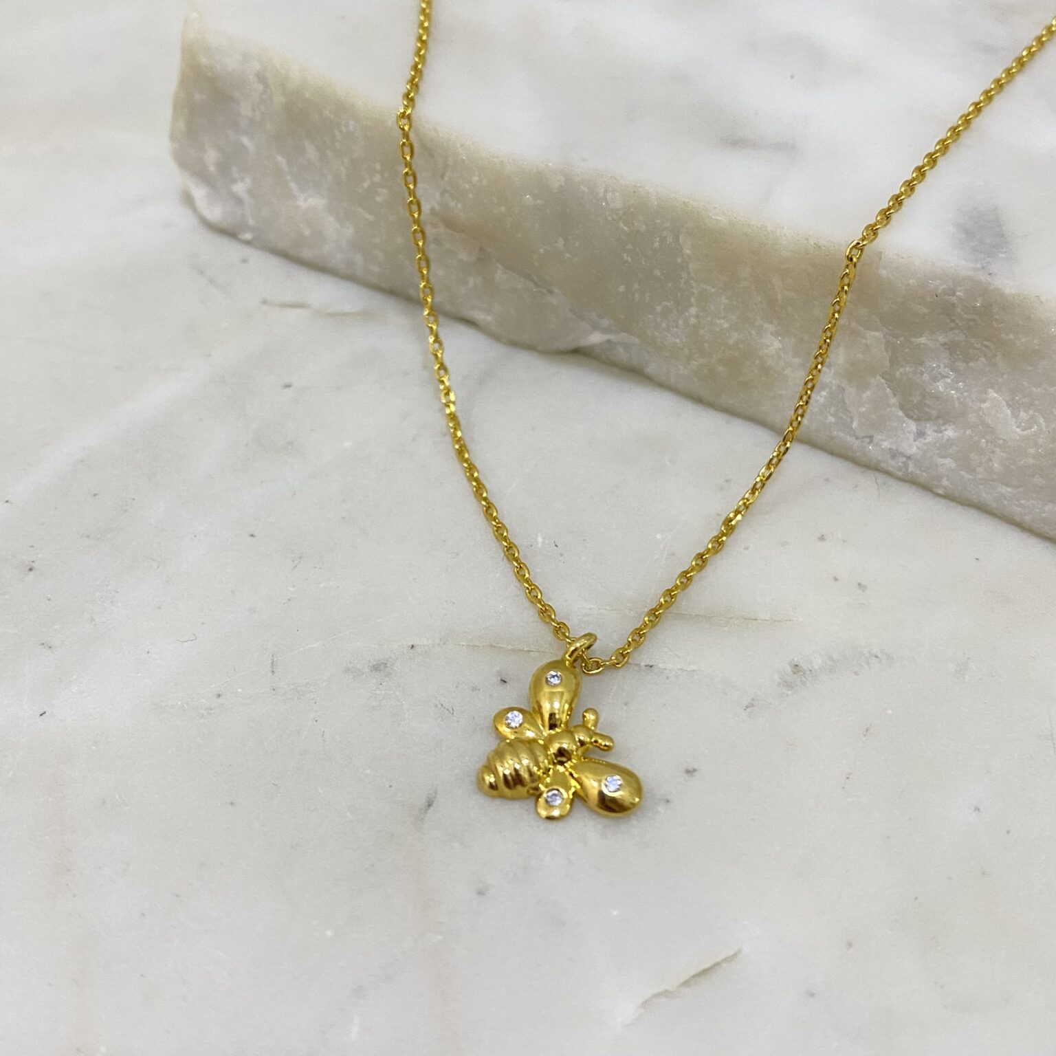 Collar infantil abejita