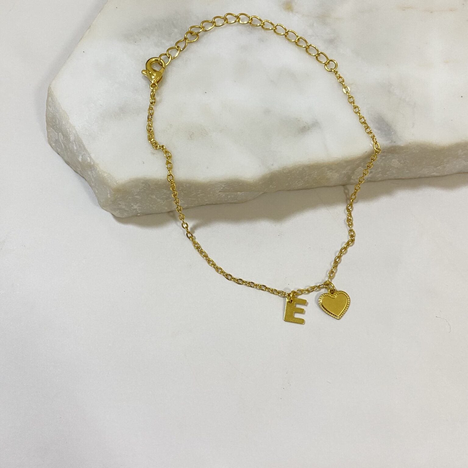 Pulsera corazoncito y letra