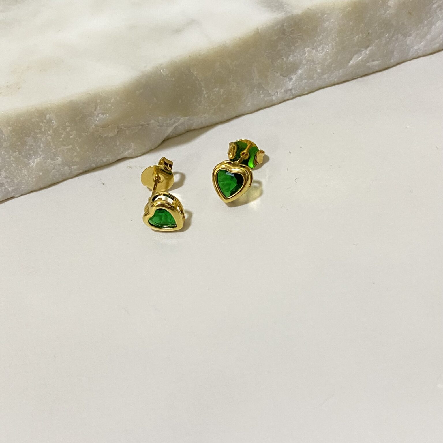 Aro corazon zirc. colores varios m/verde