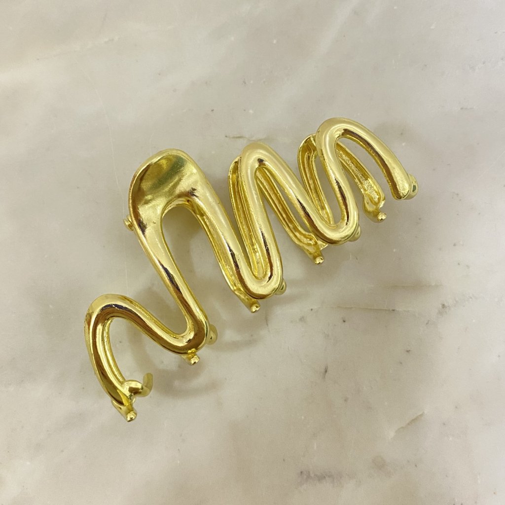 Evilla M de metal dorado/1