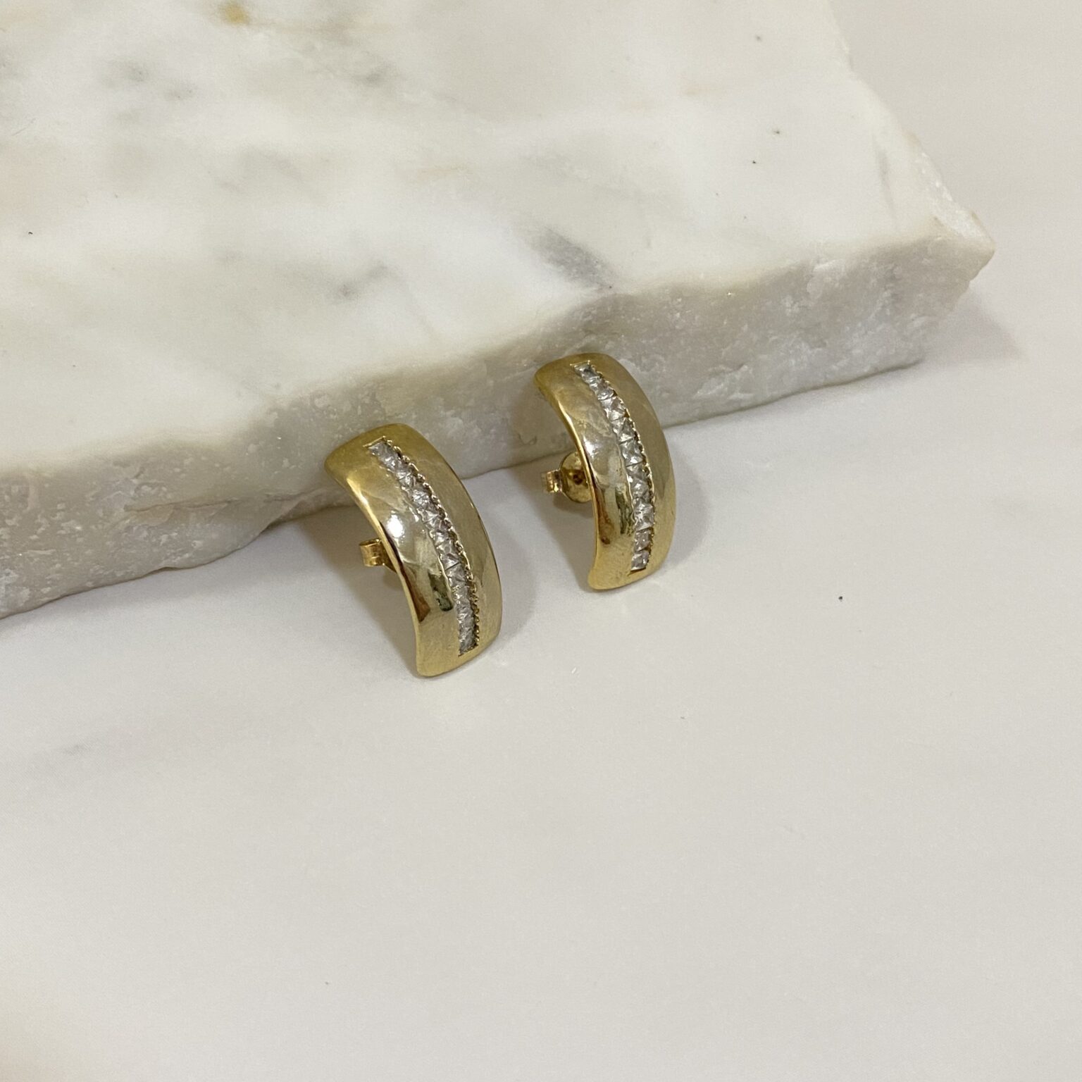 Aro earhook hilera de zirconias