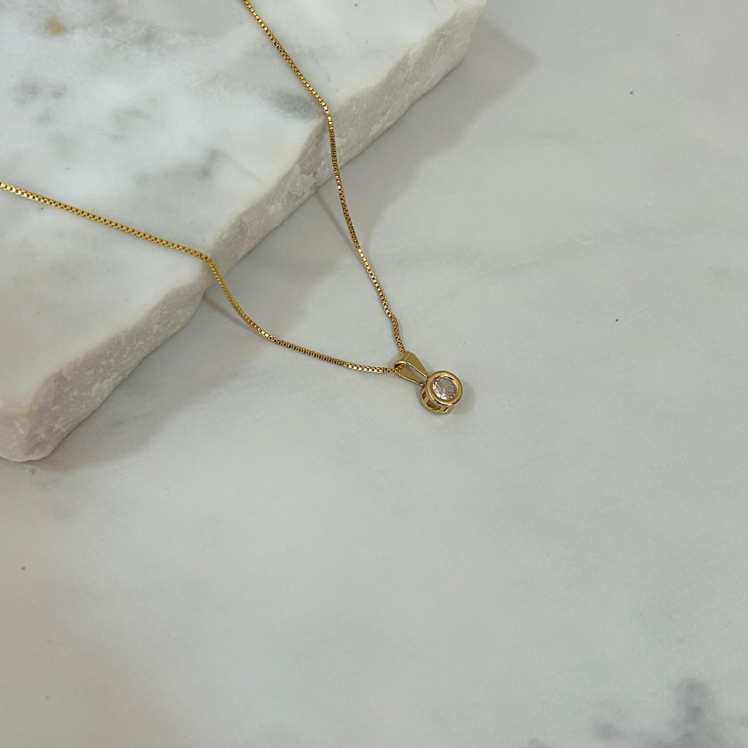 Collar venez. con punto de luz PP