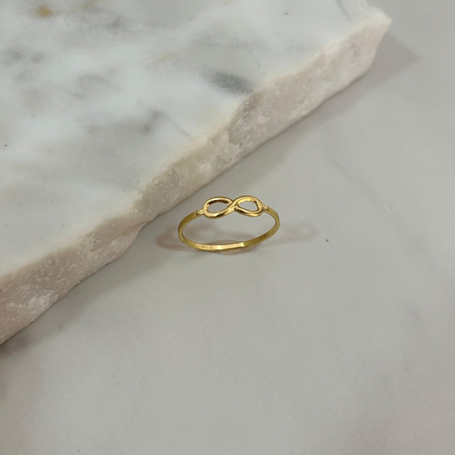 Anillo infinito liso fino