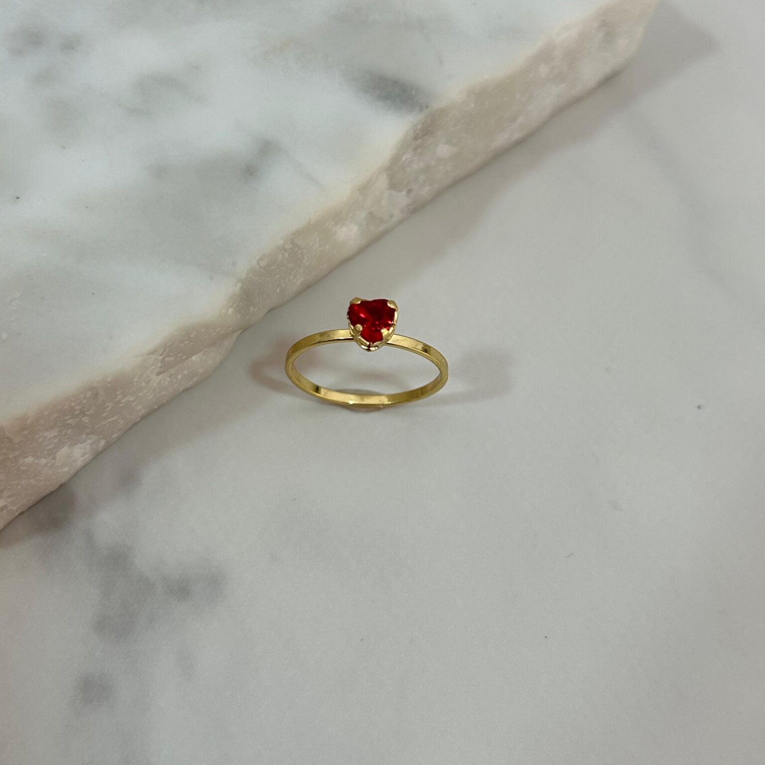 Anillo solitario corazoncito colores varios/rojo