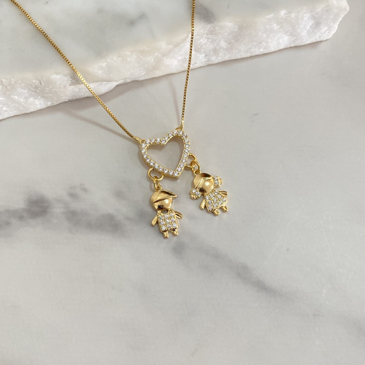 Collar corazón con dos hijos P tachonado