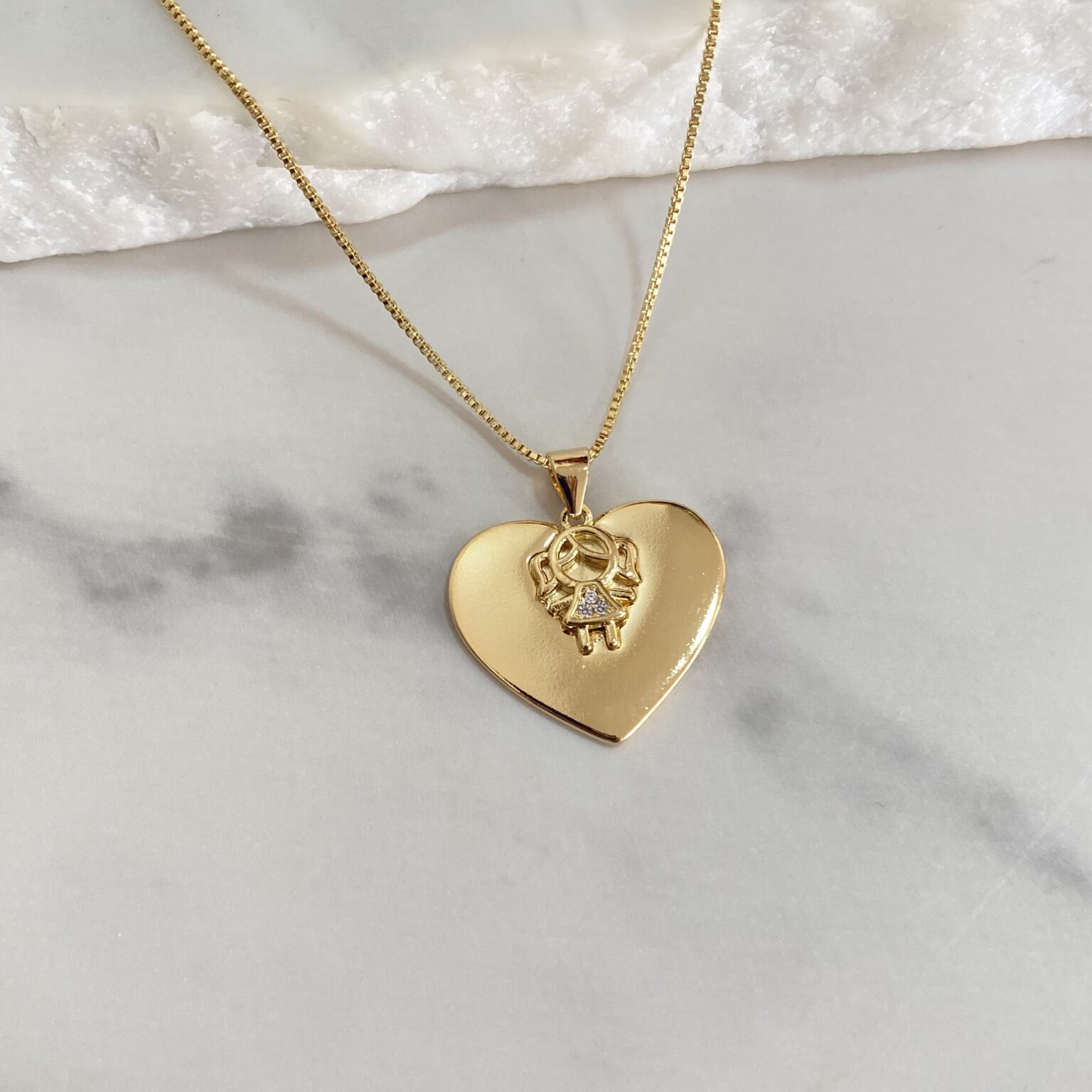 Collar veneziana corazón con niña laser