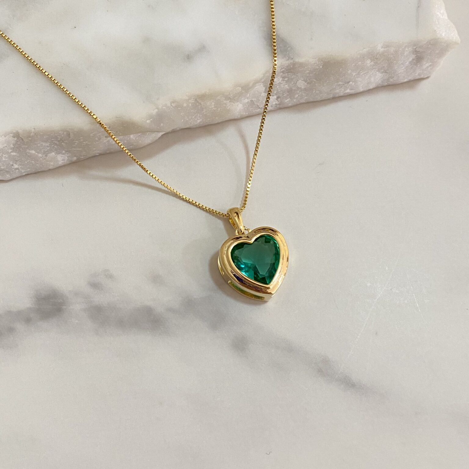 Collar corazón piedra verde