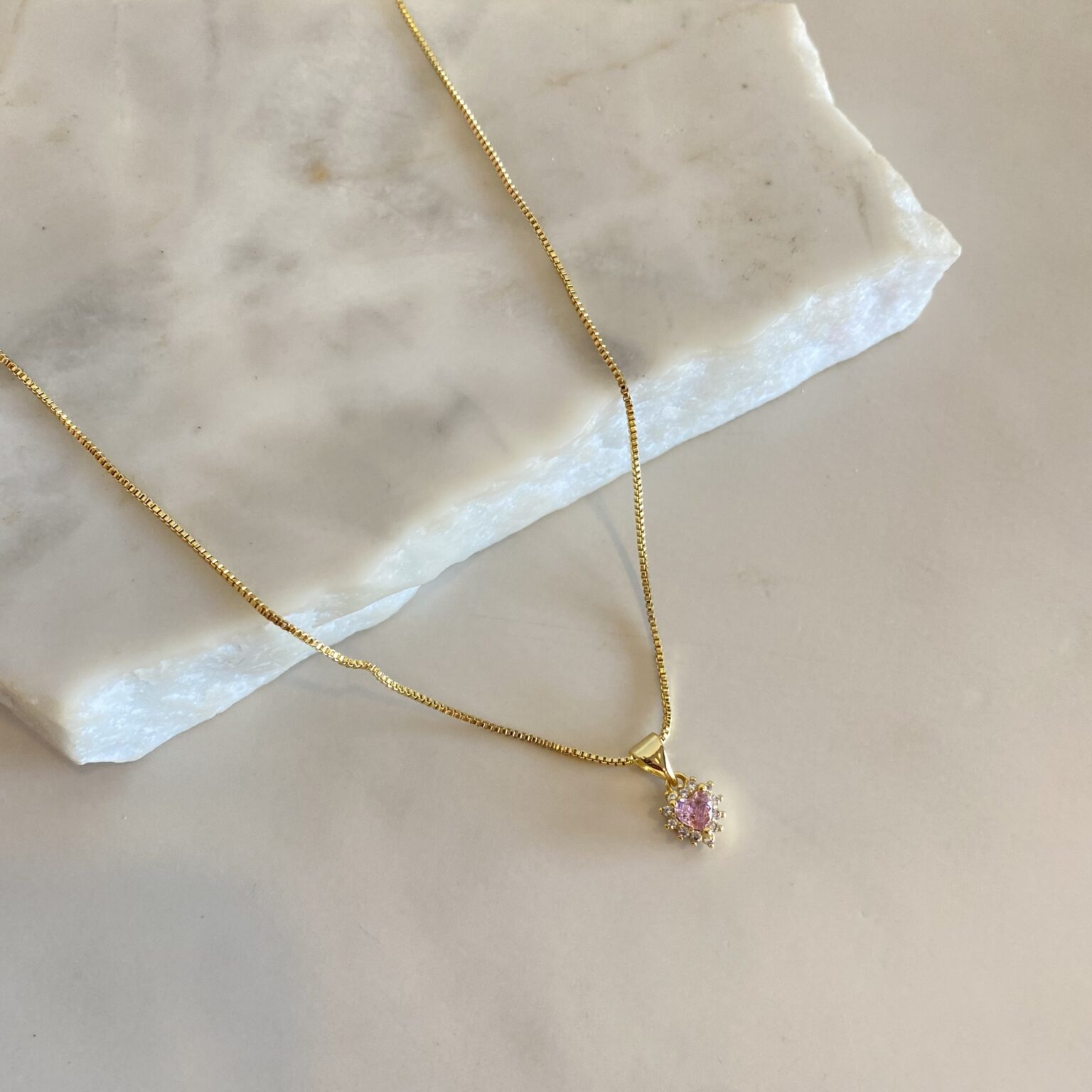 Collar veneziana con corazon rosa 7636