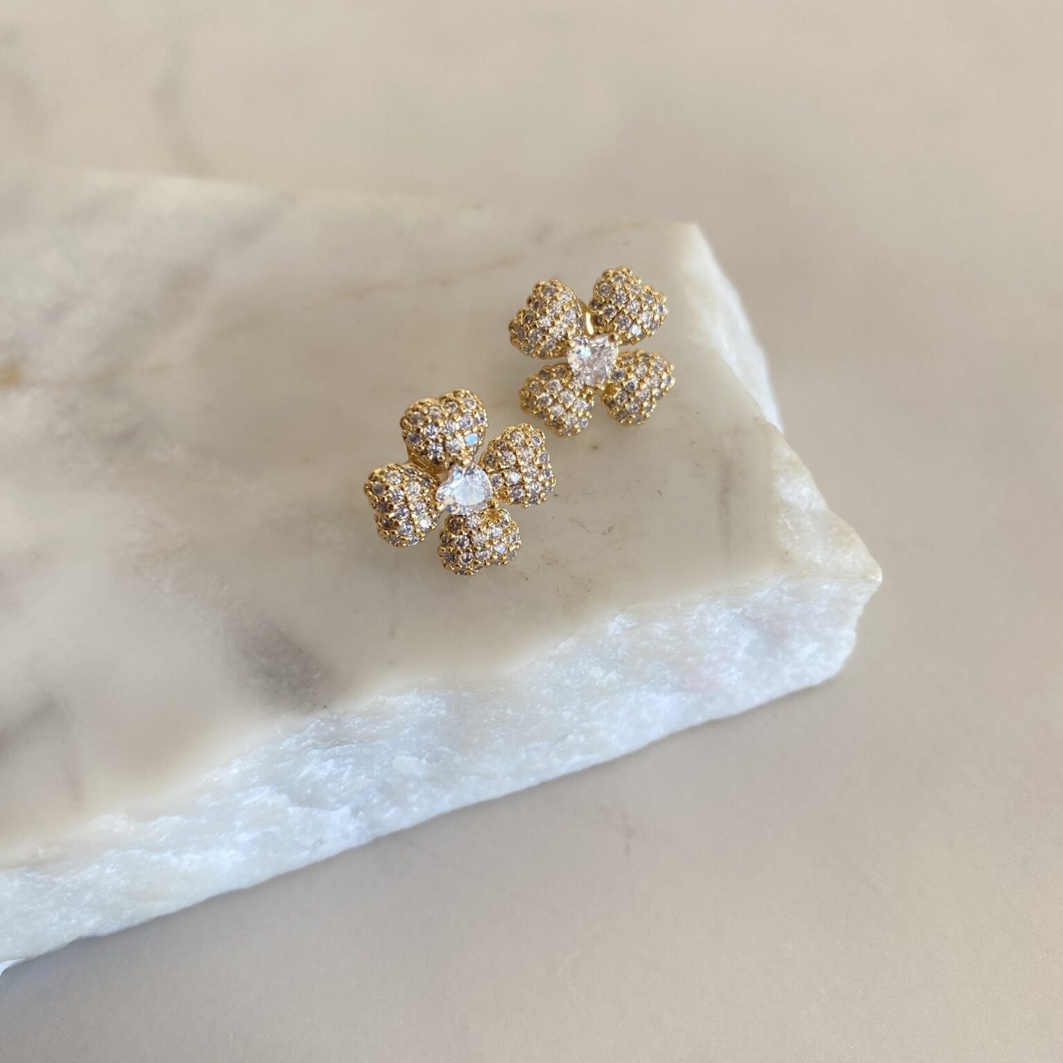 Aro flor tachonada 4 p&eacute;talas M 7667