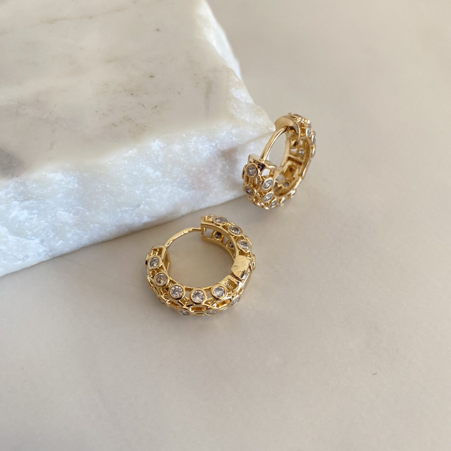 Argolla M de click con varios puntos 7674