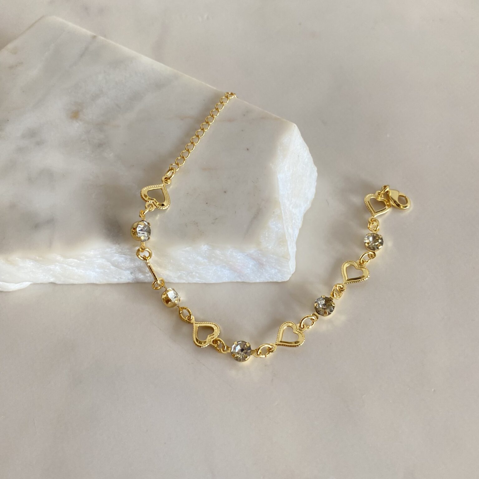 Pulsera corazones vazados y punto de luz 7605