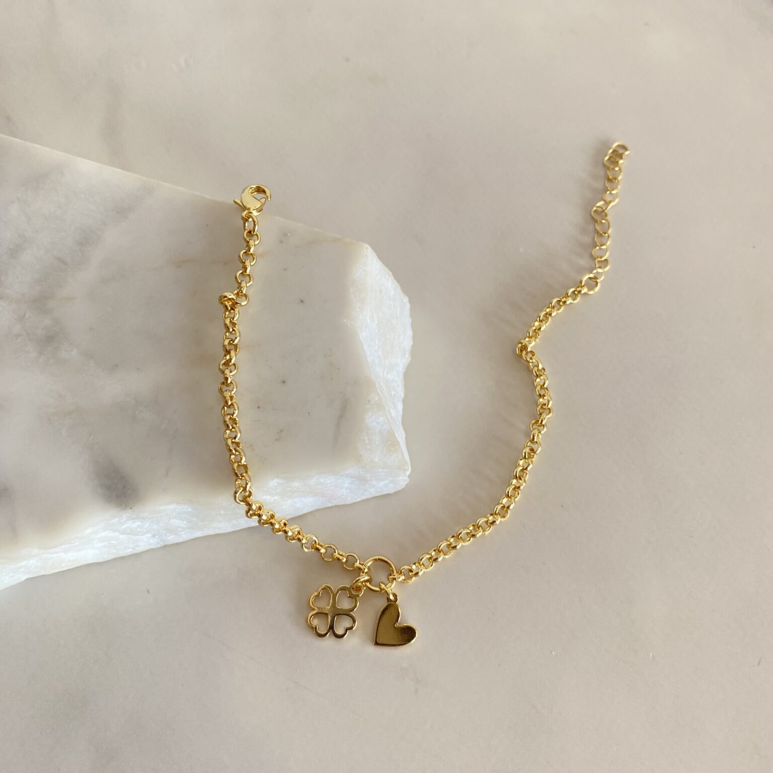 Pulsera mini elo Pt con trébol y cor. 7599